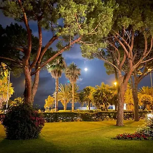 4-star Beachfront Appartment- Sea View , Cannes Frankreich